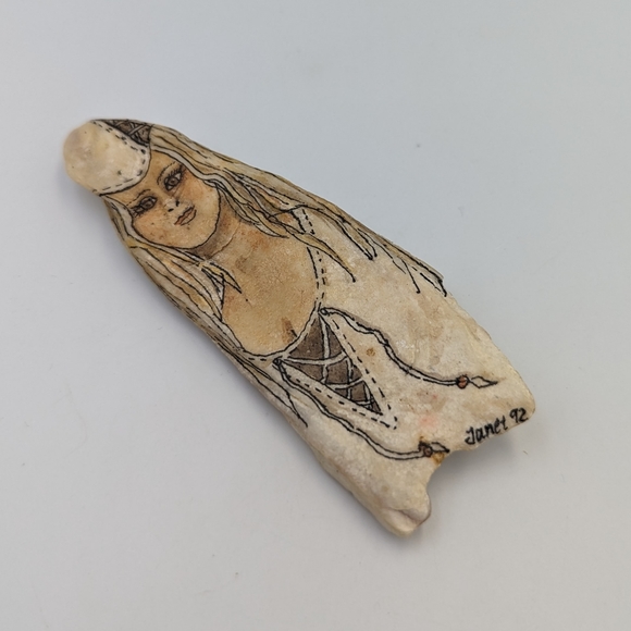 Hand painted Lady Figure Artist made On Oyster shell Brooch Vintage - Picture 5 of 12